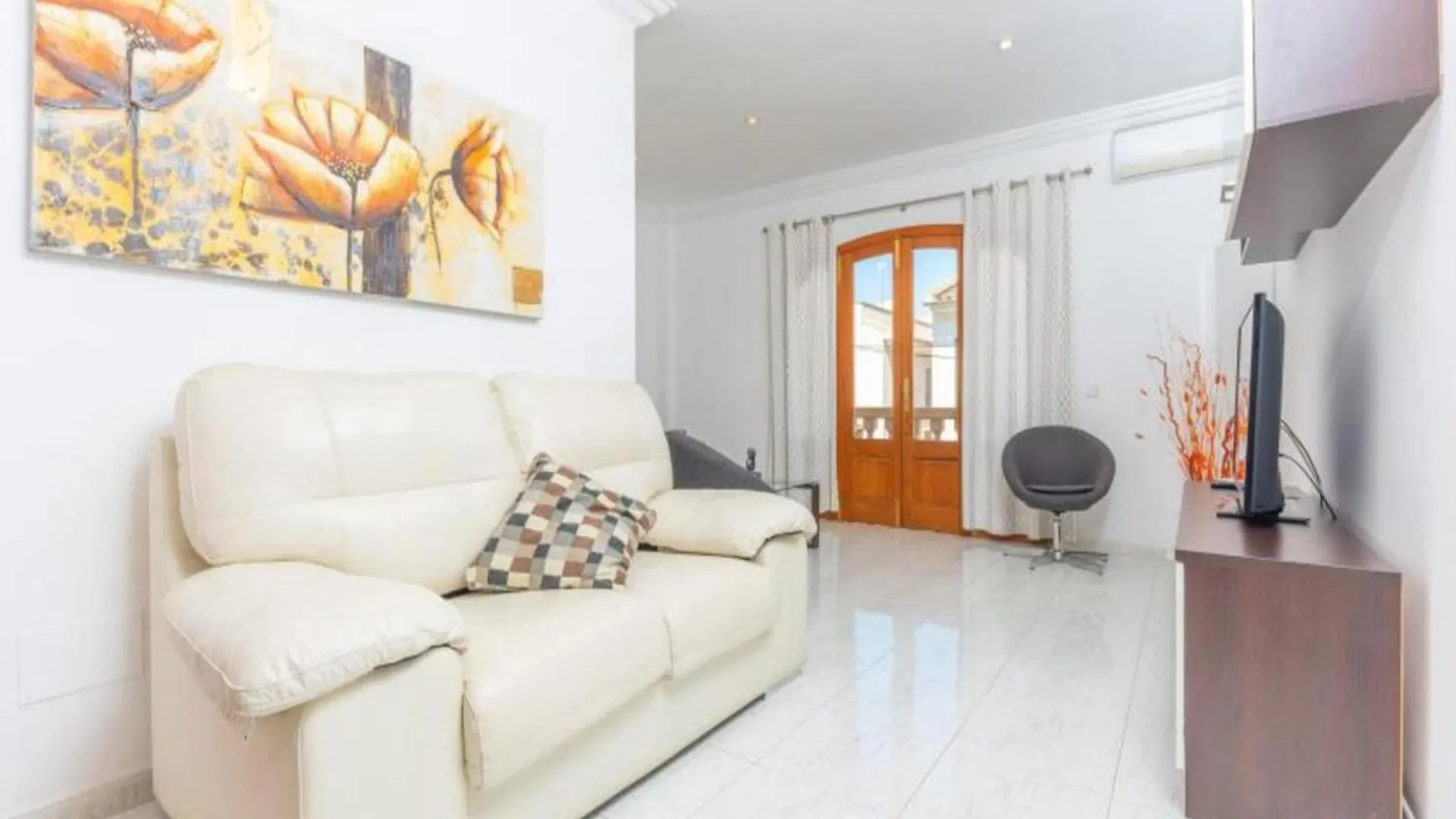 Villa With Private Pool In Llubi